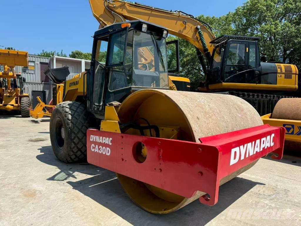 Dynapac CA 30 D 싱글 드럼 롤러