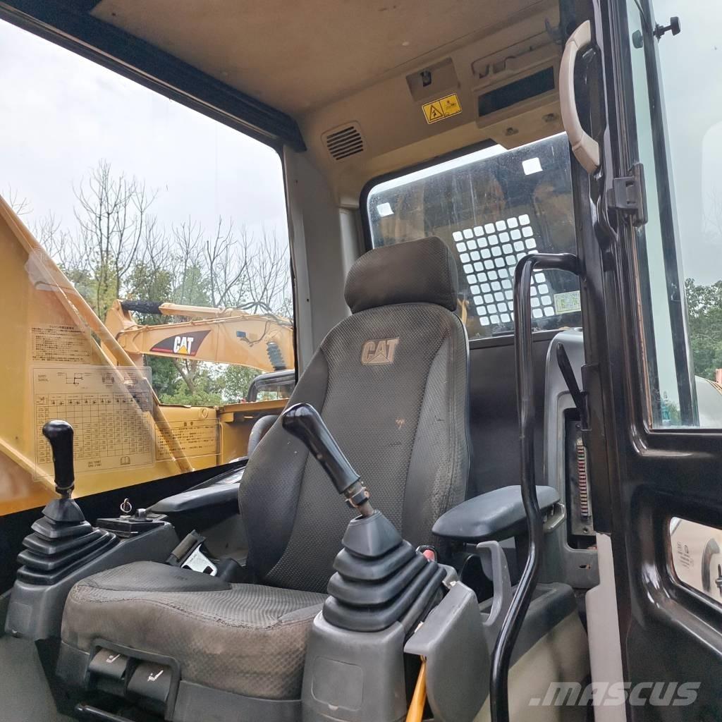 CAT 320 D 대형 굴삭기 29톤 이상