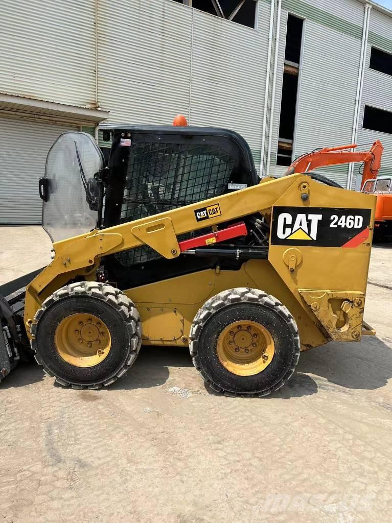 CAT 246 D  스키드로더