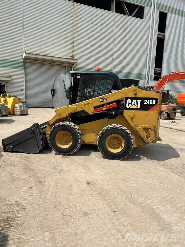 CAT 246 D  스키드로더