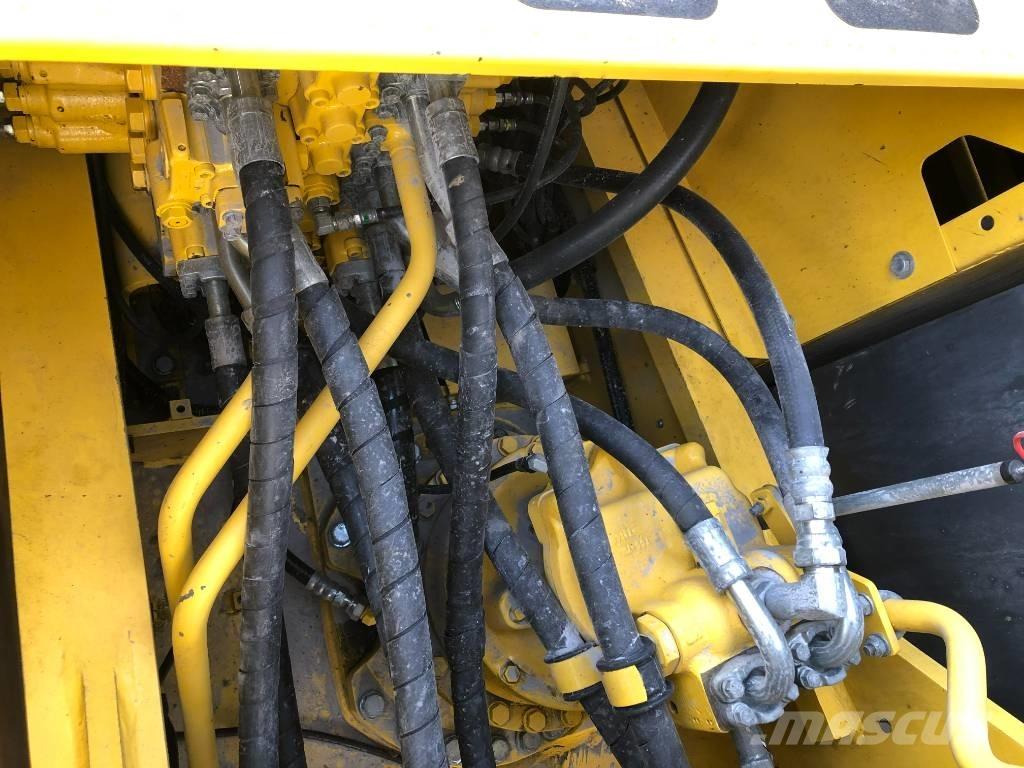 Komatsu 240-8 대형 굴삭기 29톤 이상