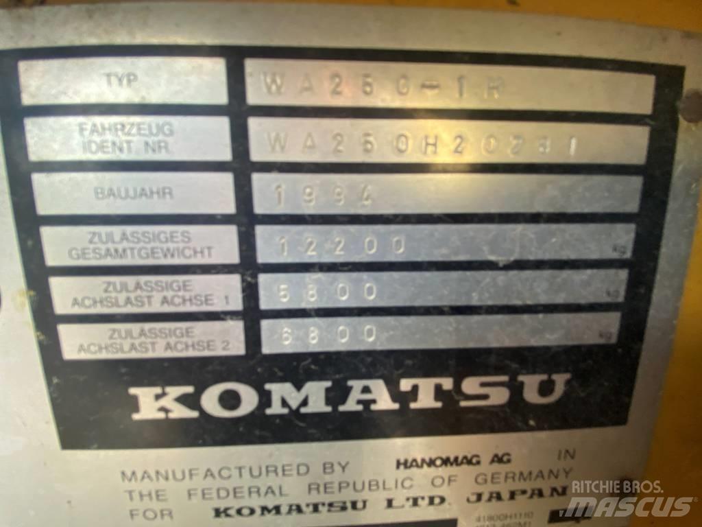 Komatsu WA 250 PT-1H 프론트 로더 및 굴착기