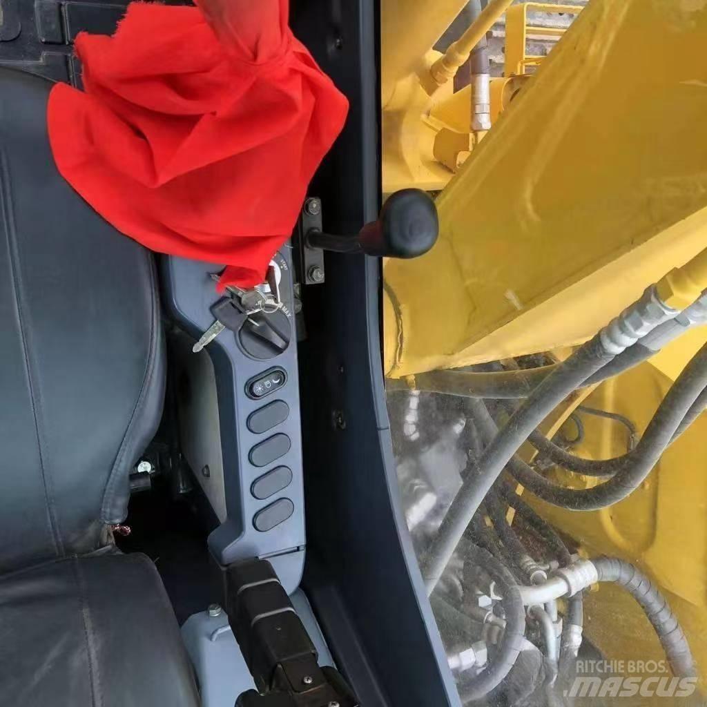 Komatsu PC 60 대형 굴삭기 29톤 이상