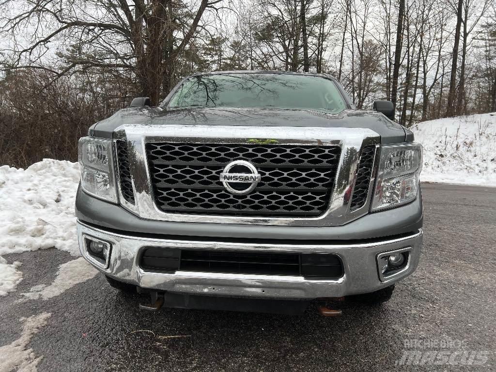 Nissan TITAN XD 픽업/드롭사이드