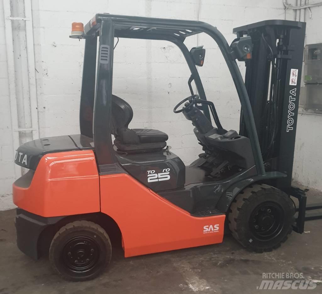 Toyota 52-8 FD 25 디젤 지게차