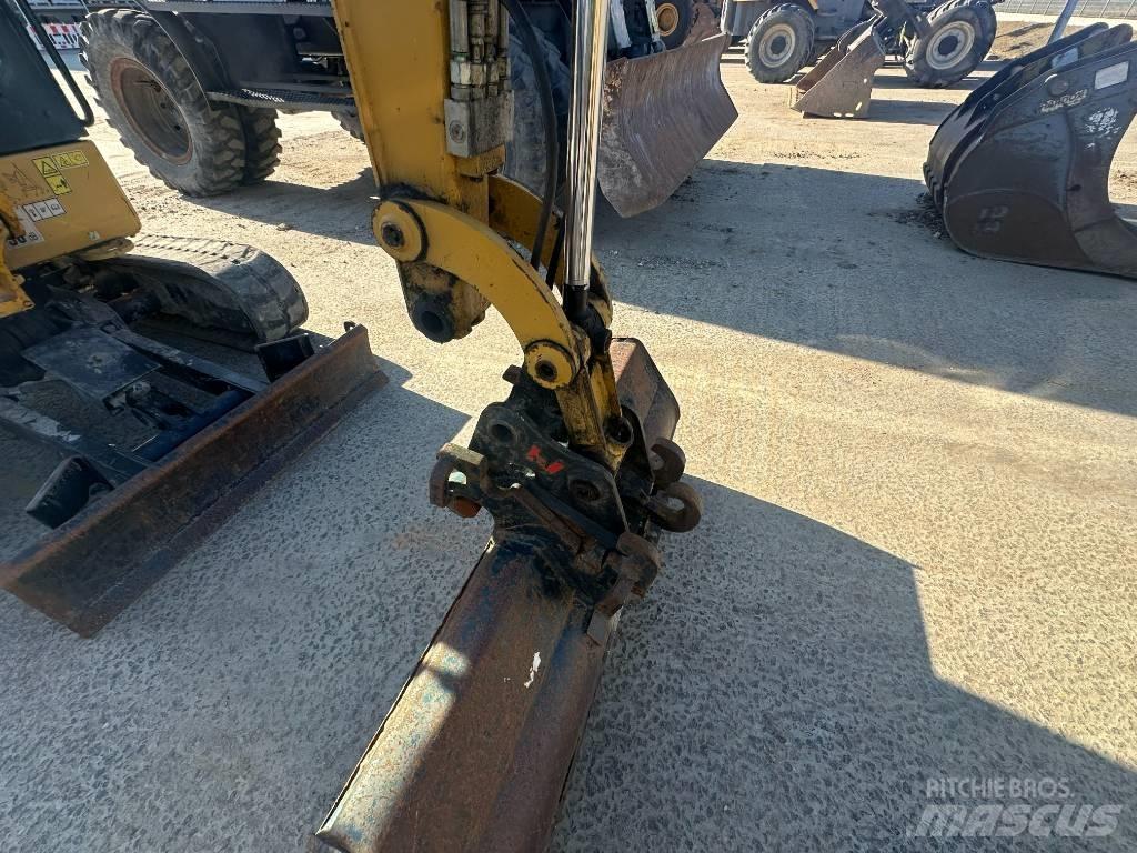 CAT 301.8 소형 굴삭기 7톤 미만