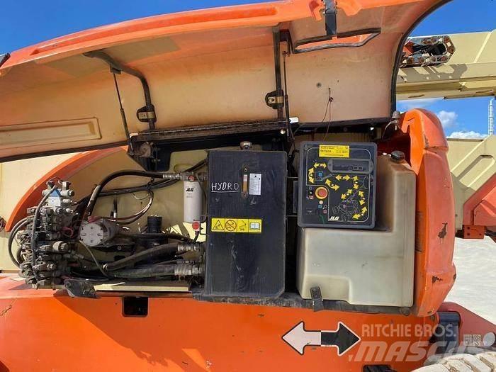 JLG 800AJ 관절형 전동이동 리프트