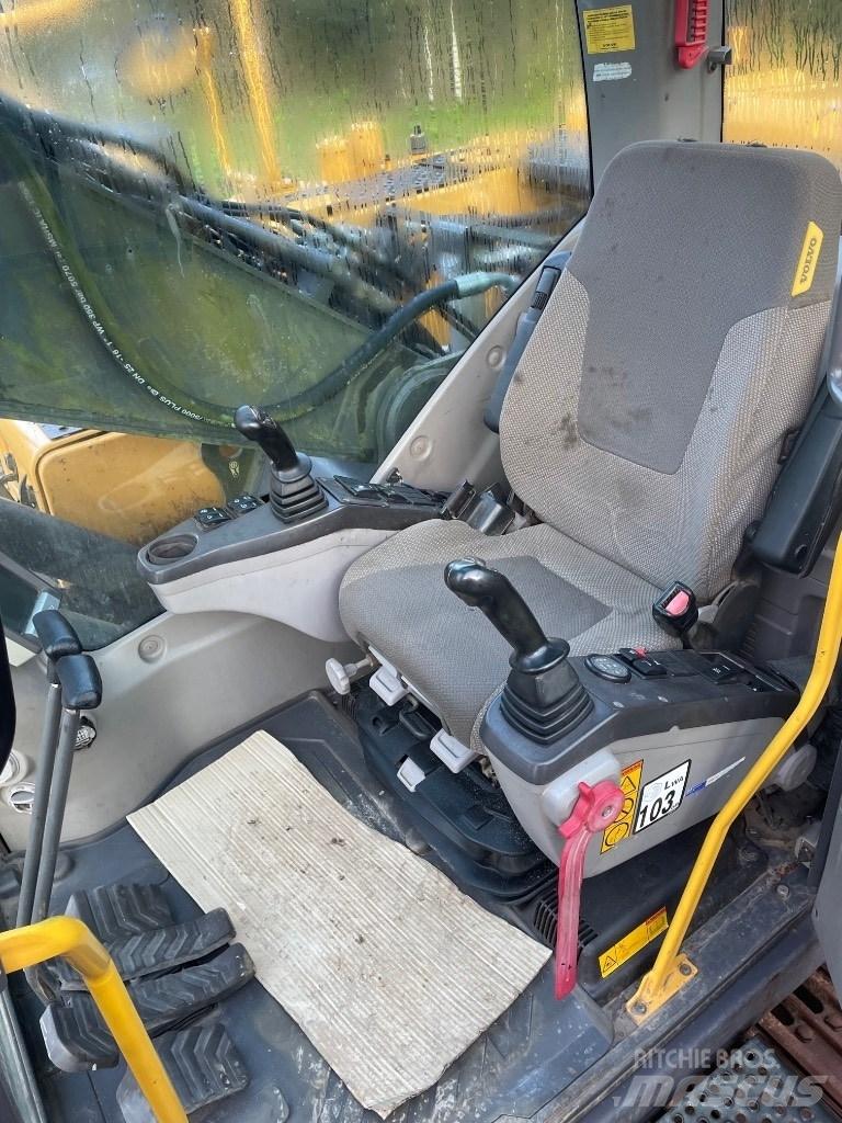 Volvo EC210C 대형 굴삭기 29톤 이상