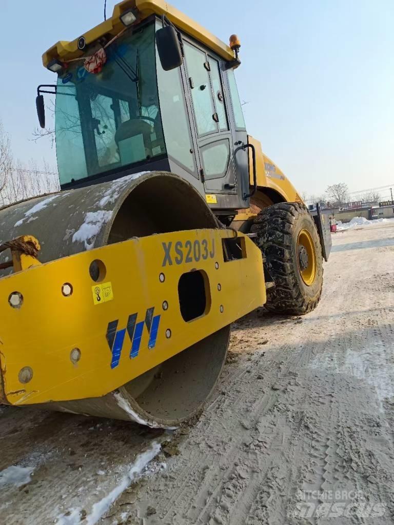 XCMG XS 143J 싱글 드럼 롤러