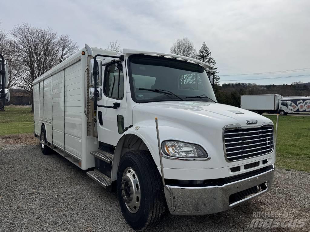 Freightliner M2 음료 배달 트럭