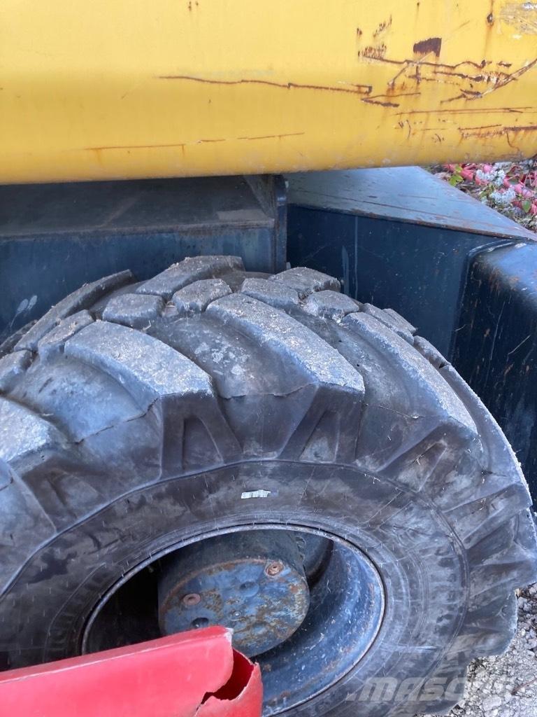 Komatsu PW 140-7  휠 굴삭기