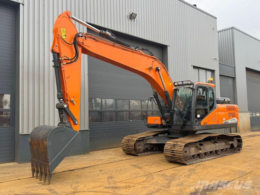 Doosan DX225LC-7 대형 굴삭기 29톤 이상