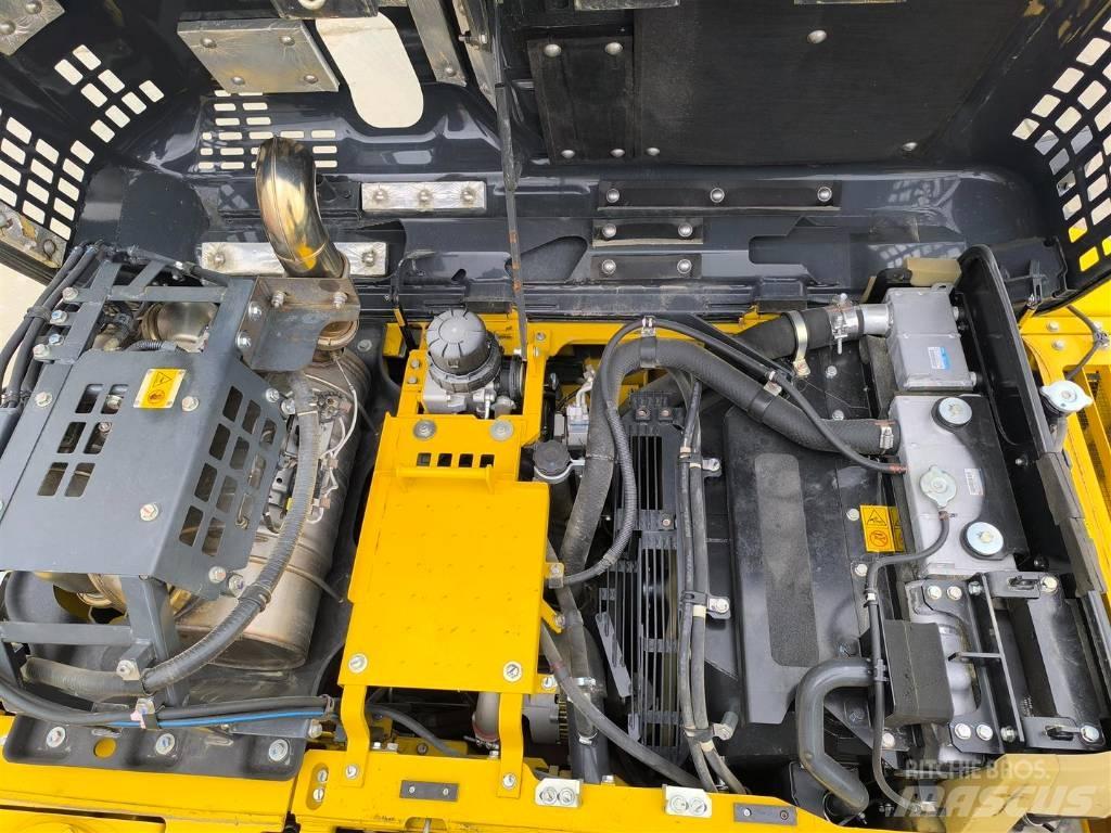 Komatsu HB 215 LC-3 대형 굴삭기 29톤 이상