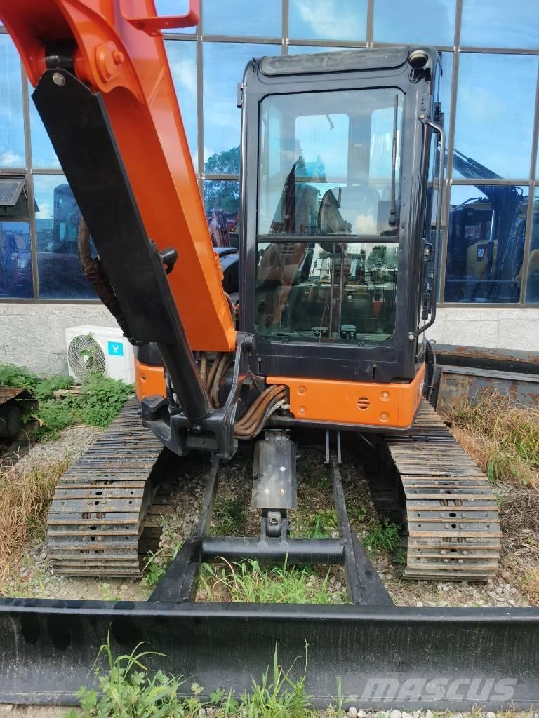 Hitachi ZX 50 U 소형 굴삭기 7톤 미만