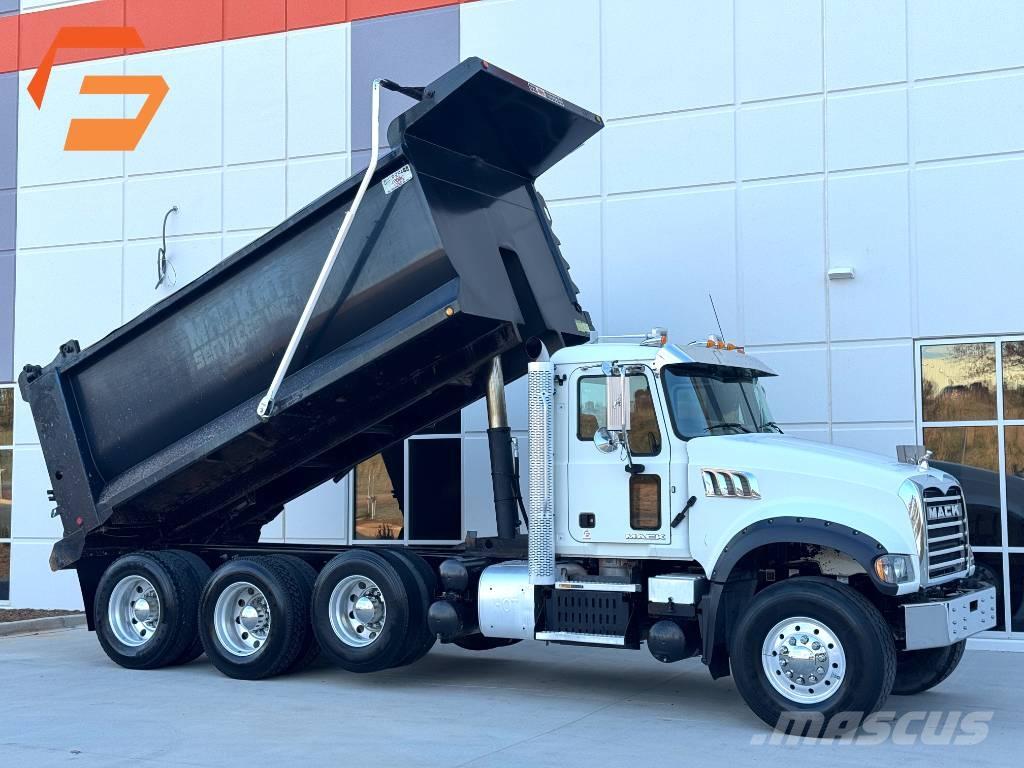 Mack GU713 덤프 트럭