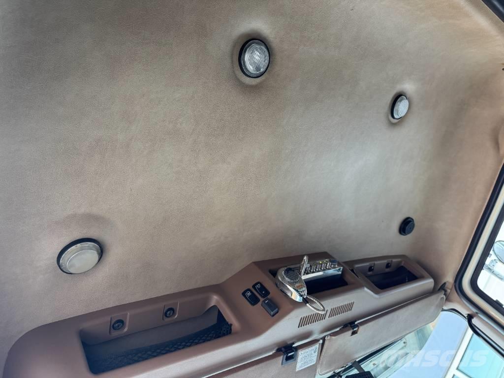 Mack GU713 덤프 트럭