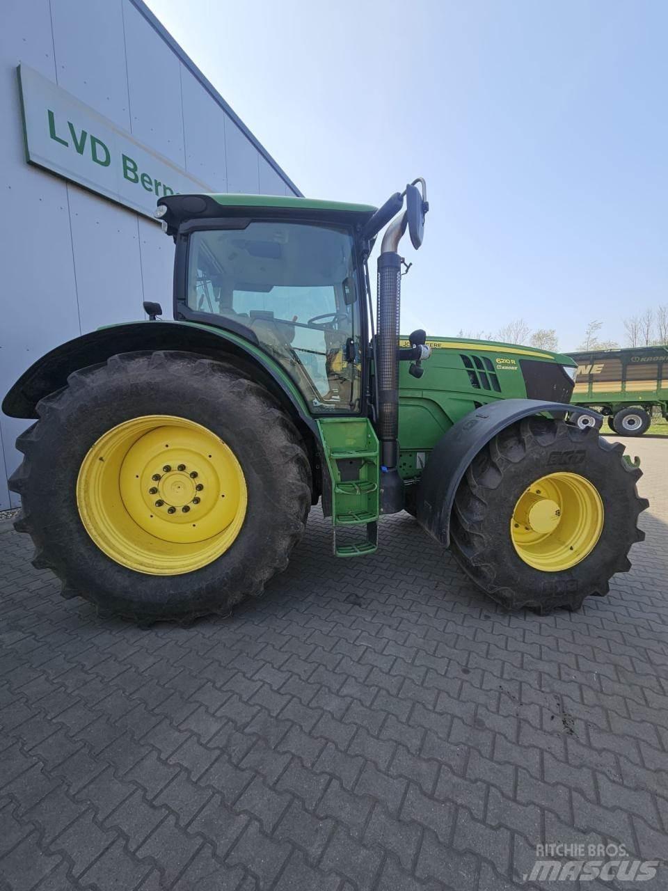 John Deere 6210R 트랙터