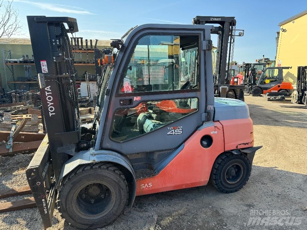 Toyota 40-8FD40N 디젤 지게차