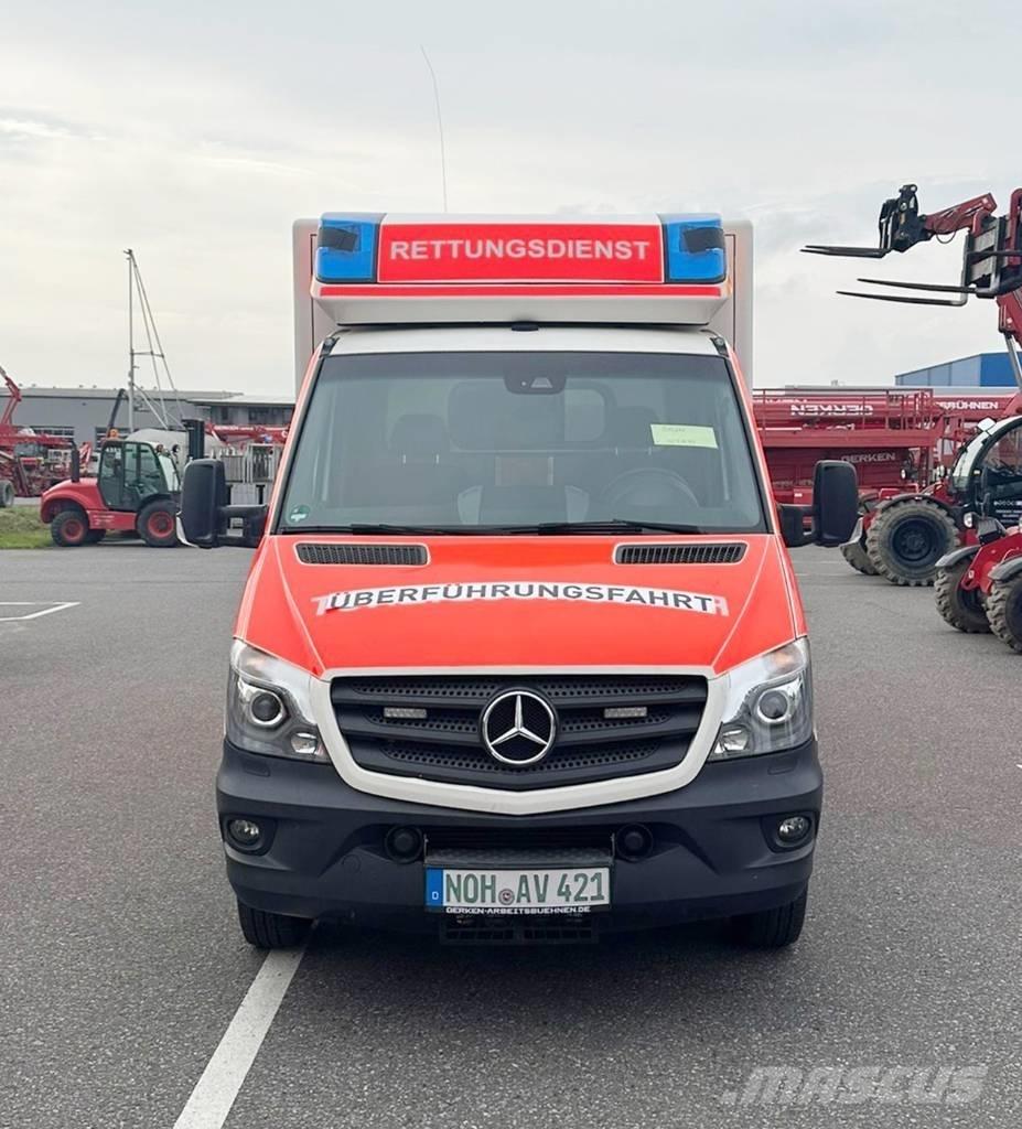 Mercedes-Benz 1032 구급차
