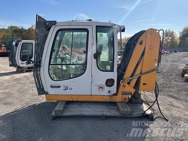 Liebherr A 934 C HD 캐빈 및 인테리어