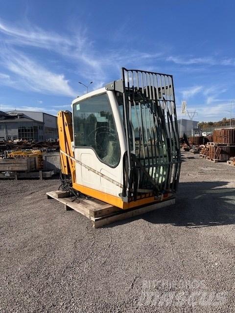 Liebherr A 934 C HD 캐빈 및 인테리어