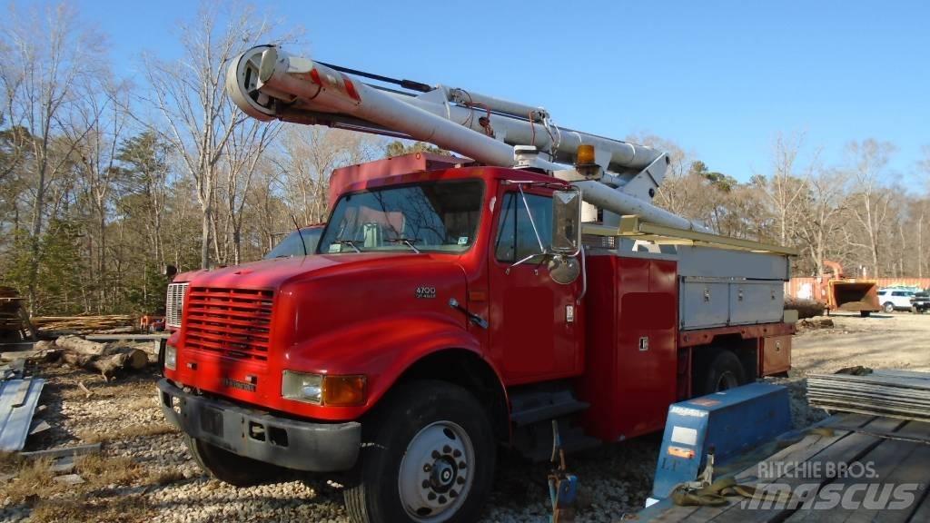 International 4700 트럭 탑재 고소작업대