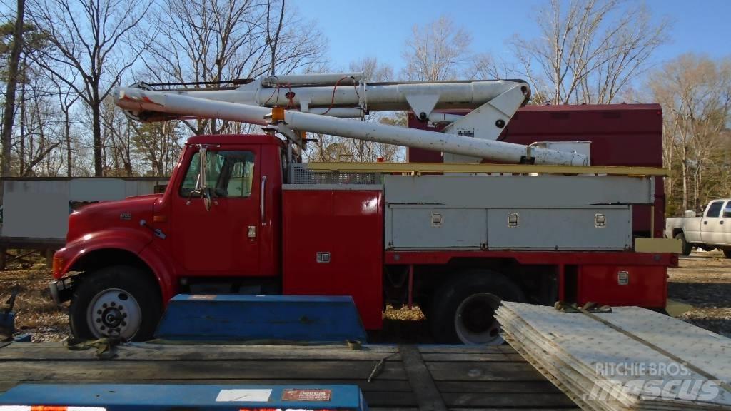International 4700 트럭 탑재 고소작업대