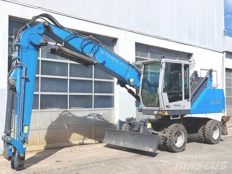Fuchs MHL 320 D 폐기물/산업 처리기