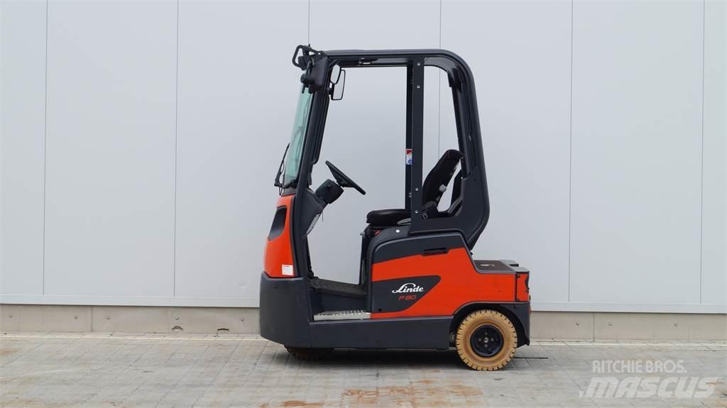 Linde P80 견인 트럭