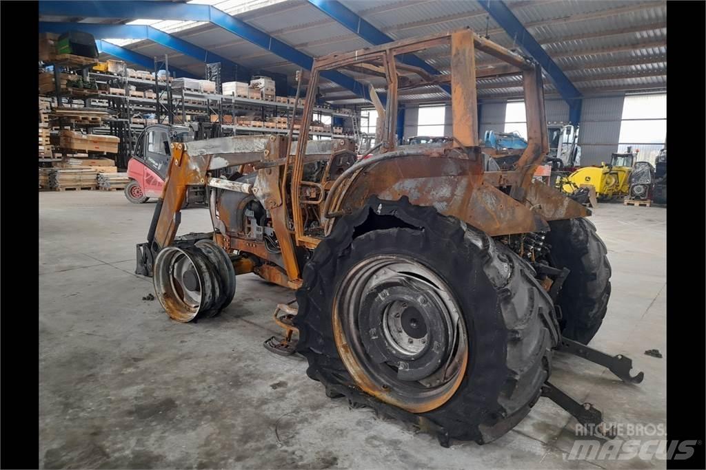 Valtra N121 트랙터