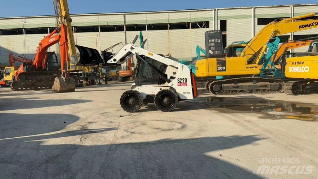 Bobcat S 220  스키드로더