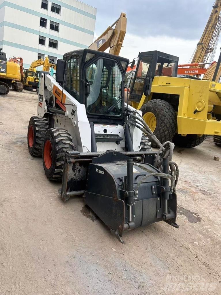 Bobcat S 220  스키드로더