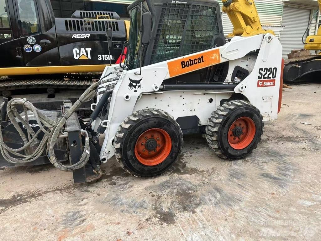 Bobcat S 220  스키드로더