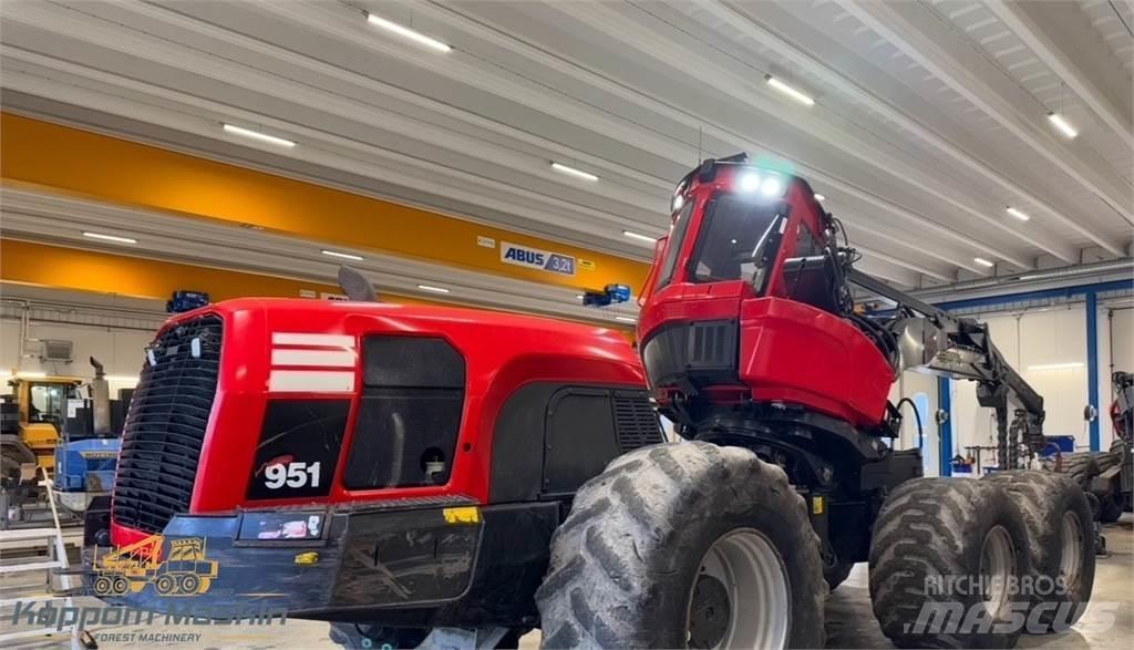 Komatsu 951 원목 하베스터