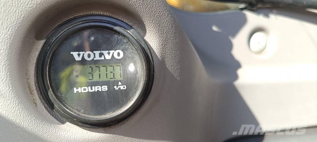 Volvo ECR235EL 대형 굴삭기 29톤 이상