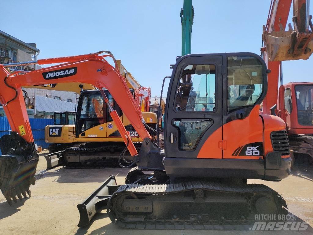 Doosan DX 60 대형 굴삭기 29톤 이상