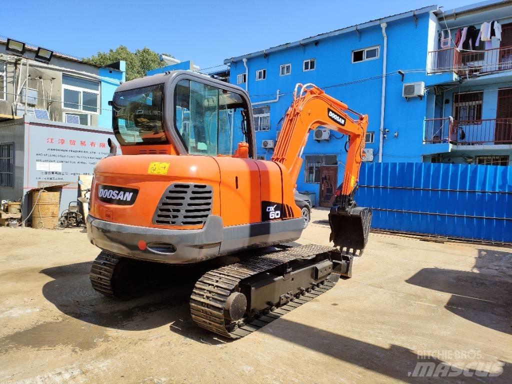 Doosan DX 60 대형 굴삭기 29톤 이상