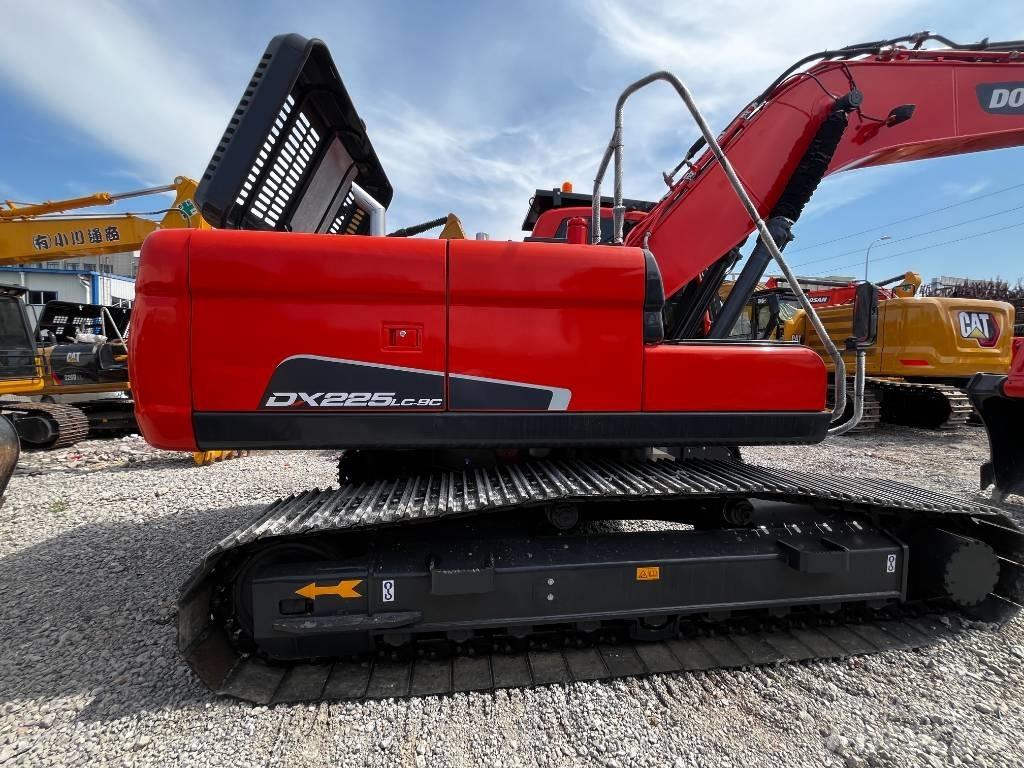 Doosan DX 225 대형 굴삭기 29톤 이상