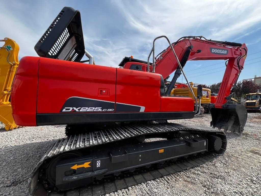 Doosan DX 225 대형 굴삭기 29톤 이상