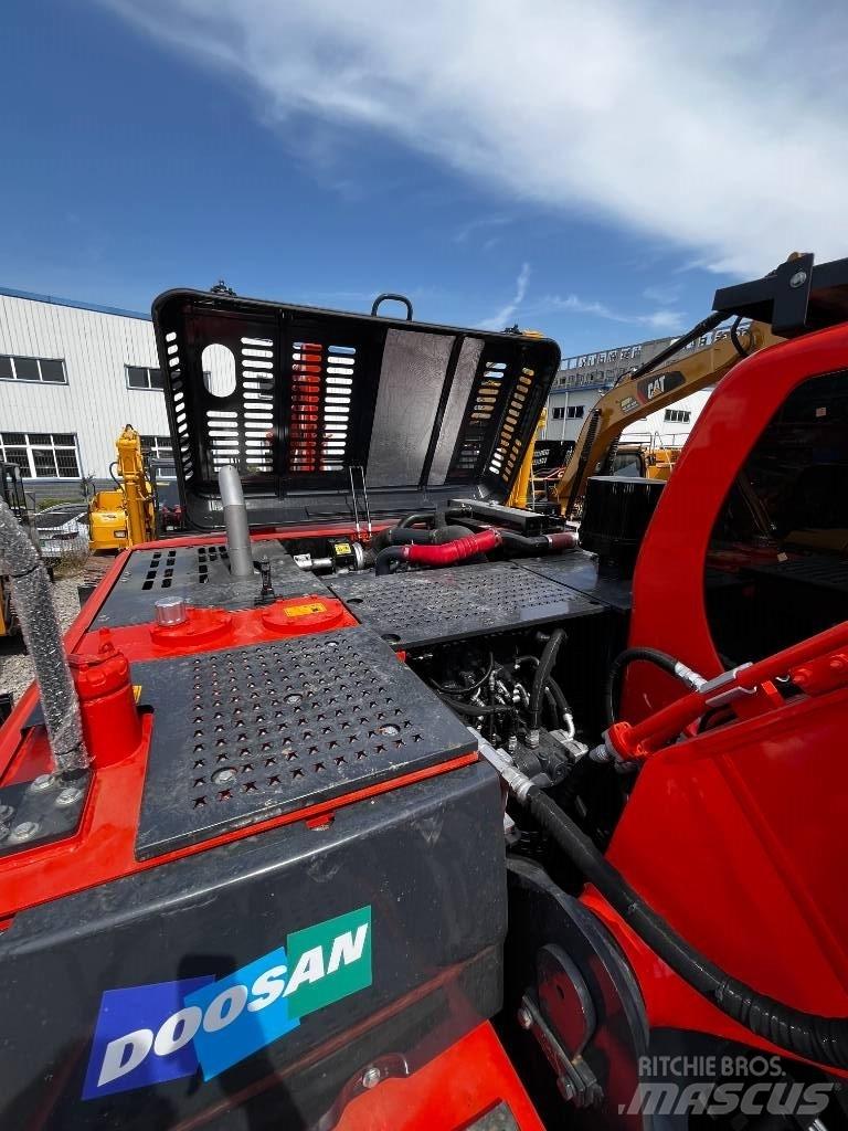 Doosan DX 225 대형 굴삭기 29톤 이상