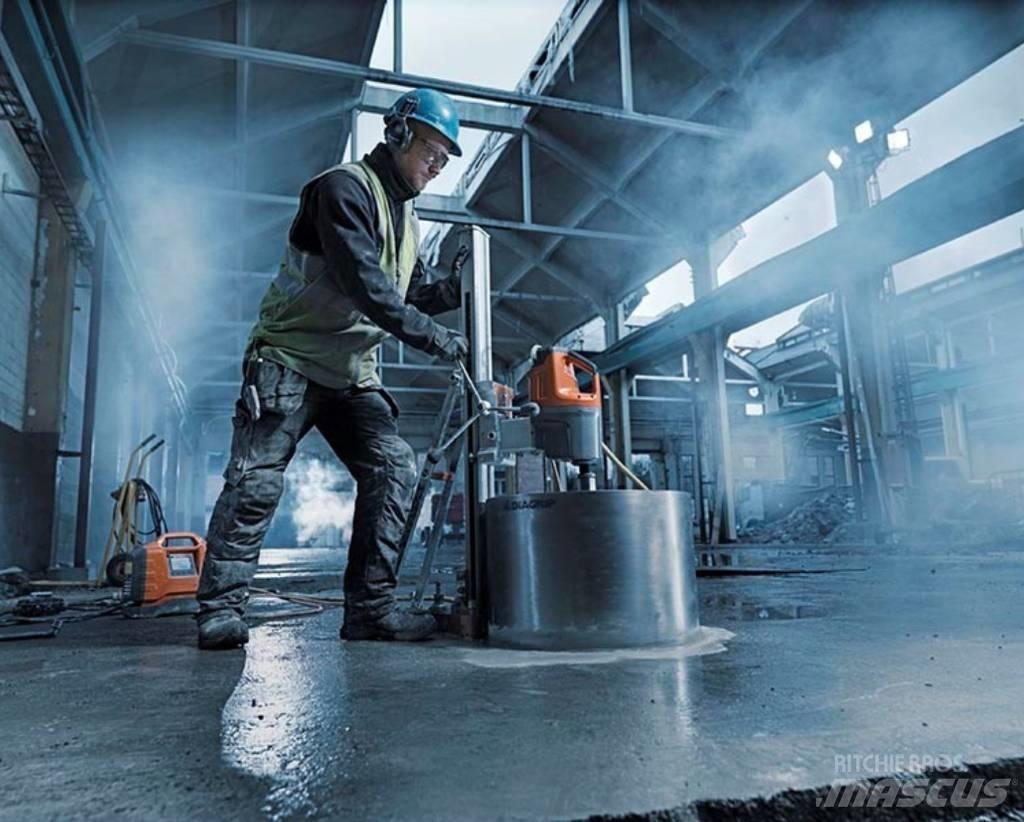 Husqvarna DM7000 발판 장비