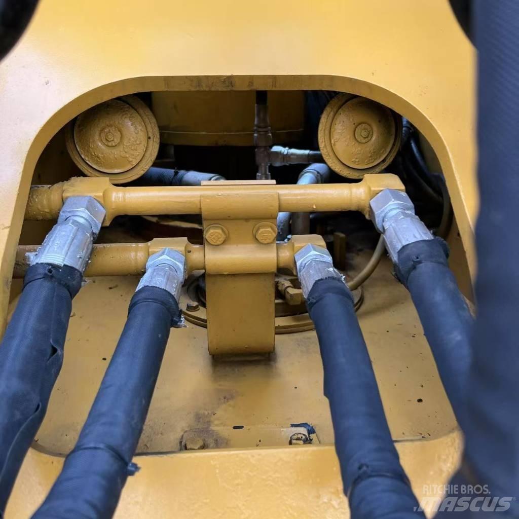 CAT 320D2 중형굴삭기 7톤-28톤