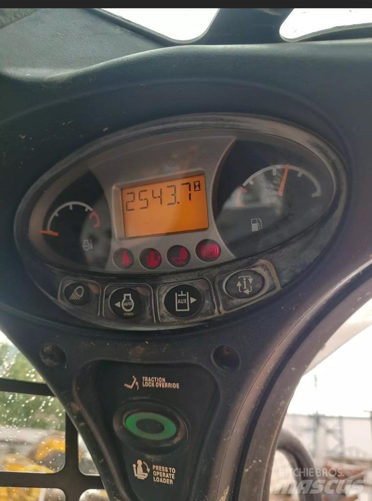 Bobcat S 530  스키드로더