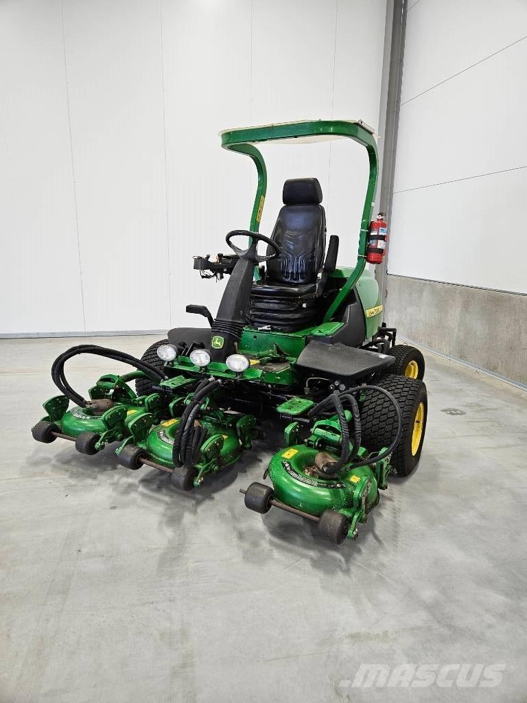 John Deere 8800 탑승형 잔디깎기