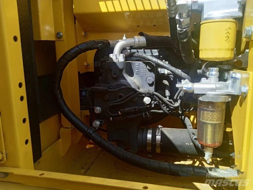 Komatsu PC130-7 대형 굴삭기 29톤 이상