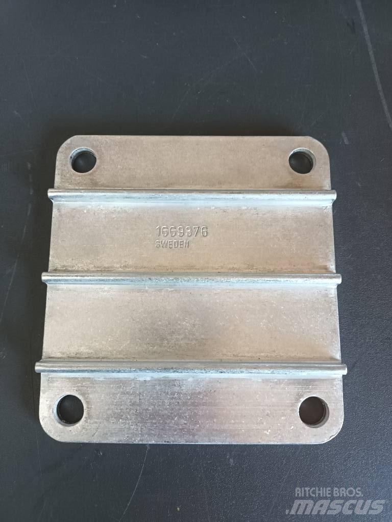 Volvo COVER 1669376 엔진