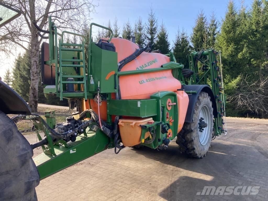 Amazone UX 4200 24 m 견인형 분무기