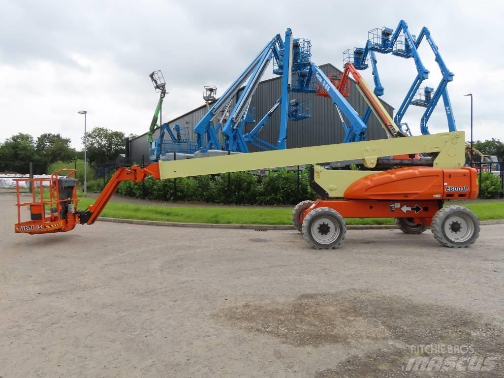 JLG E 600 JP 견인식 전동이동 리프트