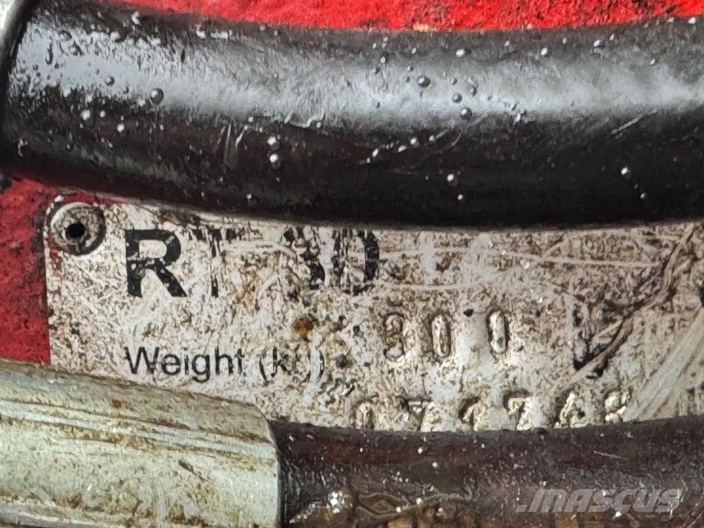 Komatsu PW 98 MR-6  휠 굴삭기