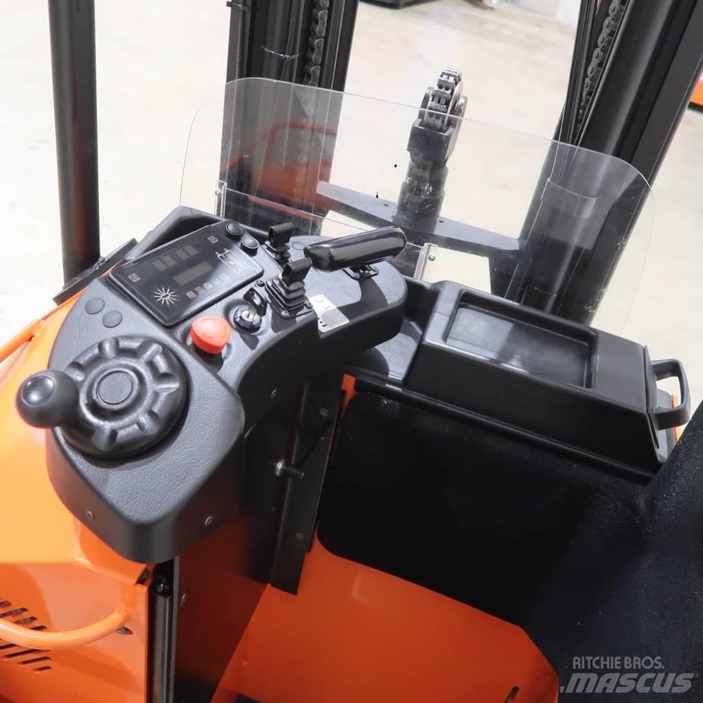 Toyota SSE135 보행식 리치 지게차
